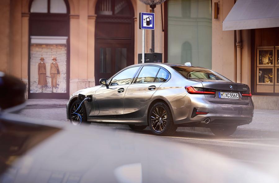  BMW 330e (G20) 2018 года  (WW) (фото 35 из 44)